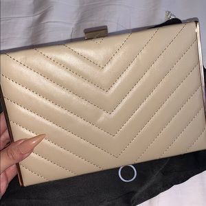 GUESS nude clutch
